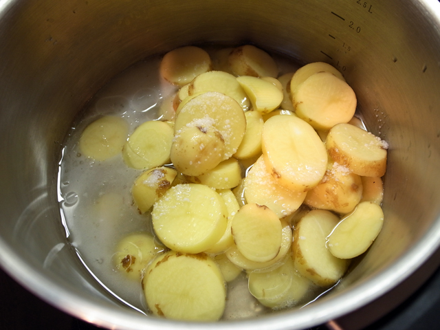 kartofler i vand og salt